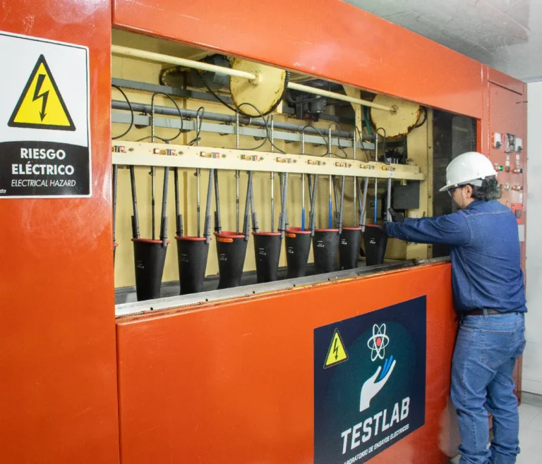 Ensayo de Guantes Dieléctricos